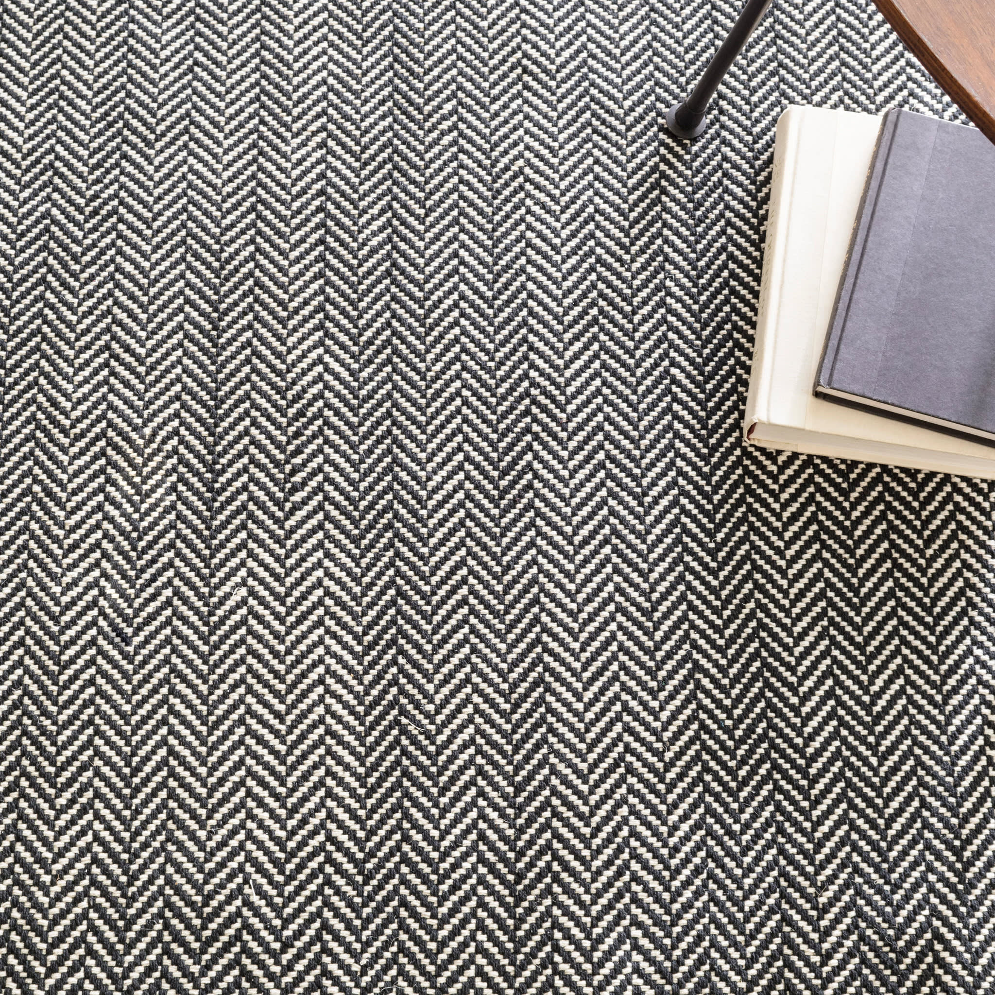 herringbone handwoven cotton rug | black herringbone handwoven cotton rug | black