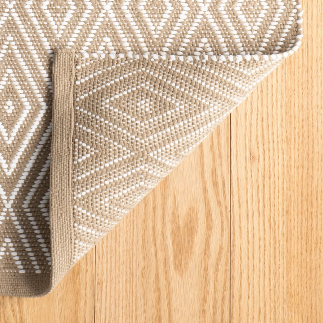 diamond handwoven indoor/outdoor rug | khaki/white diamond handwoven indoor/outdoor rug | khaki/white