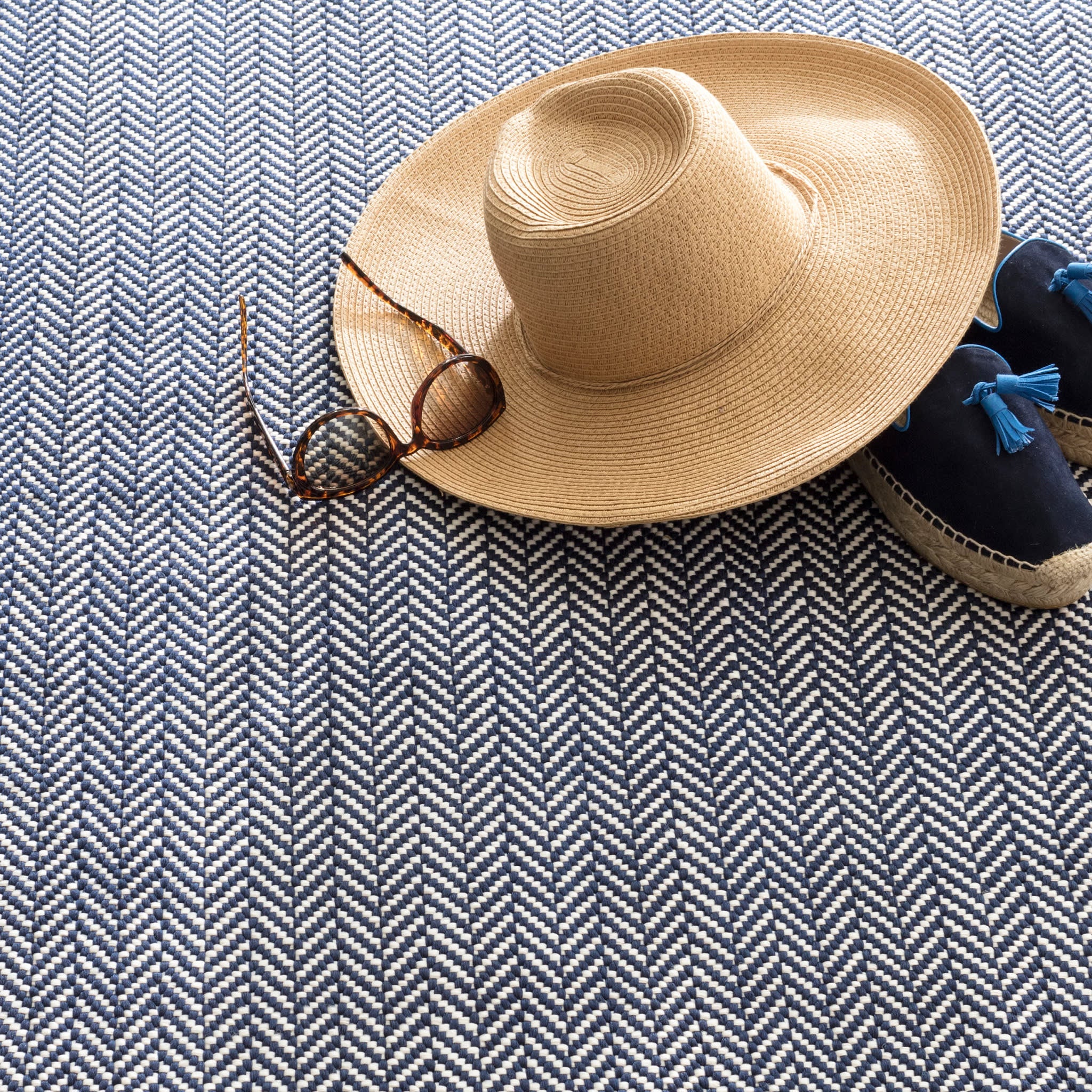 herringbone handwoven indoor/outdoor rug | navy/ivory herringbone handwoven indoor/outdoor rug | navy/ivory